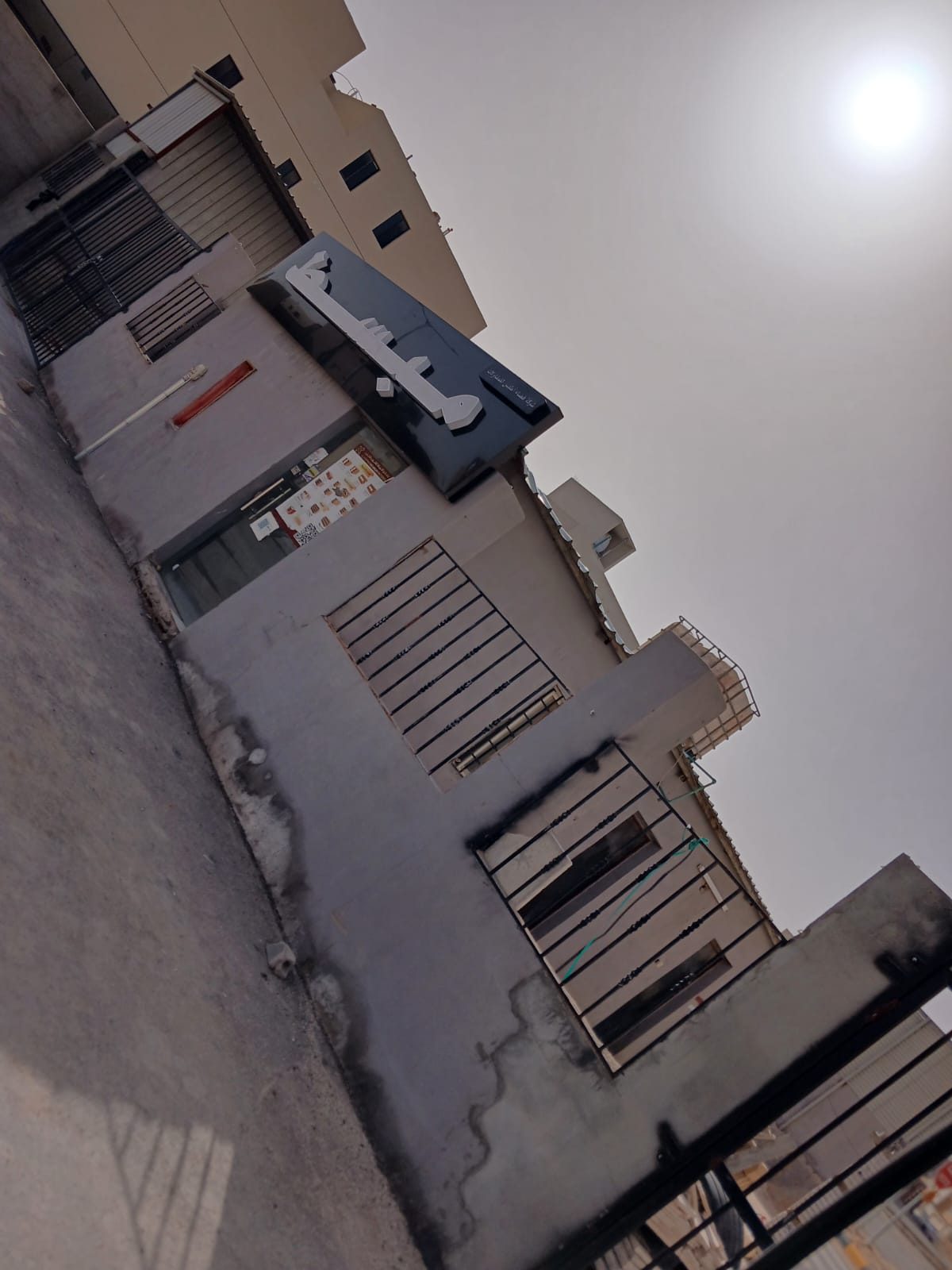واجهة مقر مبسط امجاد لتوريد مواد البناء في الرياض