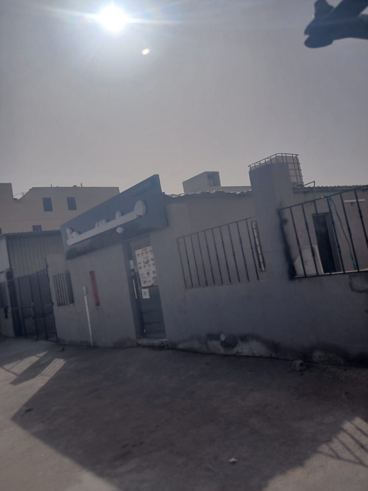 مدخل مقر مبسط امجاد لتوريد مواد البناء من زاوية أخرى
